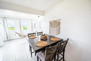 Prostor za sedenje u objektu Faro Escondido Pool & Jacuzzi Ocean View by BioBay