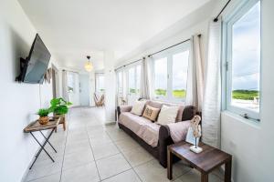 TV i/ili multimedijalni sistem u objektu Faro Escondido Pool & Jacuzzi Ocean View by BioBay