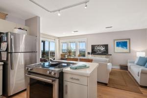 A kitchen or kitchenette at SC02 Sand Flee