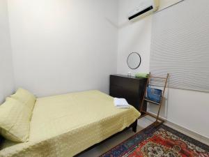 Ένα ή περισσότερα κρεβάτια σε δωμάτιο στο Sakeenah Homestay near UUM, UNIMAP and Matrik Kedah +11 φωτογραφίες