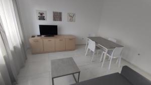 Televízia a/alebo spoločenská miestnosť v ubytovaní New Apartments