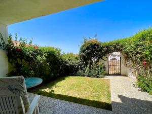 Vonkajšia záhrada v ubytovaní Garden Apartment, La Noria