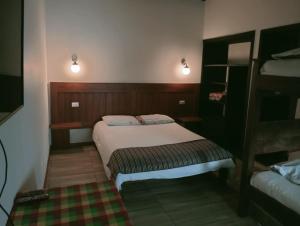 Postel nebo postele na pokoji v ubytování Villa Candelaria Hostel