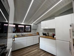 a kitchen with white cabinets and a sink at Very nice flat in Lerici 5 terre Villa Aurora in centro con parcheggio in Lerici