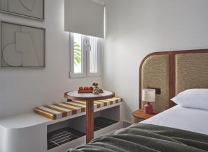 Posteľ alebo postele v izbe v ubytovaní NUMO Mykonos Boutique Resort