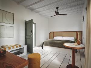 Posteľ alebo postele v izbe v ubytovaní NUMO Mykonos Boutique Resort