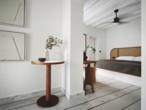 Posteľ alebo postele v izbe v ubytovaní NUMO Mykonos Boutique Resort