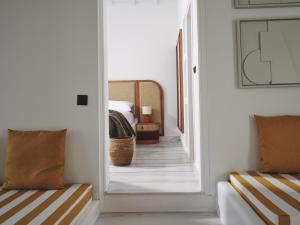 Posteľ alebo postele v izbe v ubytovaní NUMO Mykonos Boutique Resort