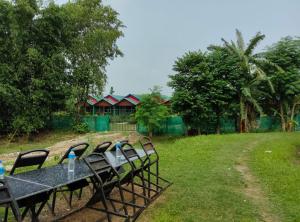 Un jardín fuera de Sudarshan Resort
