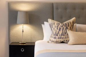 Ein Bett oder Betten in einem Zimmer der Unterkunft Boutique Hotel Stari Grad