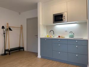 Kuchyň nebo kuchyňský kout v ubytování APARTMÁNY ŠÁRKA