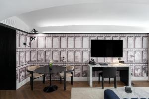 Un televizor și/sau centru de divertisment la The Amauris Vienna - Relais & Châteaux