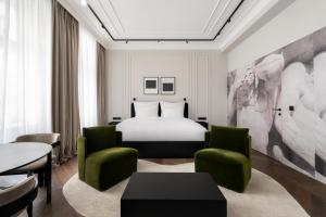 Un pat sau paturi într-o cameră la The Amauris Vienna - Relais & Châteaux