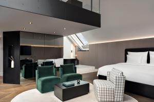 Un pat sau paturi într-o cameră la The Amauris Vienna - Relais & Châteaux