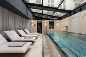 Piscina de la sau aproape de The Amauris Vienna - Relais & Châteaux