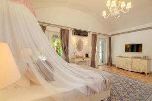 TV a/nebo společenská místnost v ubytování Flamingo Hotel & Spa - Pet Friendly