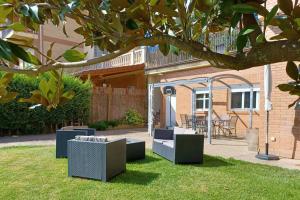 Κήπος έξω από το Bajo con jardín y chimenea