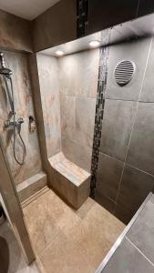 Koupelna v ubytování chambres d'hôtes en rez de villa avec piscine