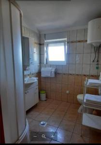 Ένα μπάνιο στο Apartments Tonći