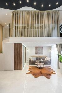 Luxurious 3-bedroom Apartment in The Center 1072 Budapest, Rákóczi út 32 kép - 2