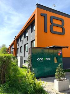 Bangunan di mana terletaknya aparthotel ini