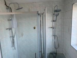 Koupelna v ubytování Byron View House R6