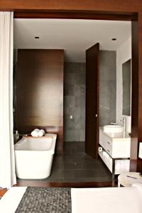 Bilik mandi di BTH Hotel – Boutique Concept