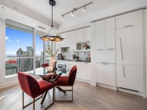 Kuchyň nebo kuchyňský kout v ubytování Parc Suites - Entertainment District Toronto