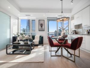 Kuchyň nebo kuchyňský kout v ubytování Parc Suites - Entertainment District Toronto