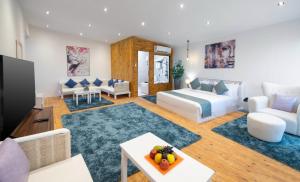 Postel nebo postele na pokoji v ubytování XU Sidi Abdel Rahman Resort & Spa + 33 fotografií