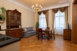 Kuchyňa alebo kuchynka v ubytovaní Zlatý Pelikán Apartments
