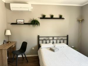 Кровать или кровати в номере DEKO-apartments