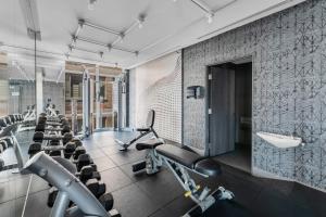 Fitness centrum a/nebo fitness zařízení v ubytování Parc Suites - Entertainment District Toronto