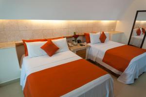 Voodi või voodid majutusasutuse Artisan Playa Esmeralda Family Beach Hotel toas