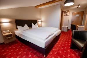 Postel nebo postele na pokoji v ubytování Hotel Pockinger Hof