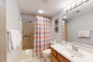 Koupelna v ubytování Fall Creek Resort Pond View Escape + 14 fotografií