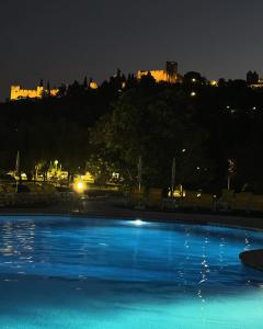 A piscina localizada em Hotel Dos Templarios ou nos arredores