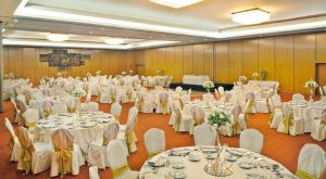 Um restaurante ou outro lugar para comer em Hotel Dos Templarios