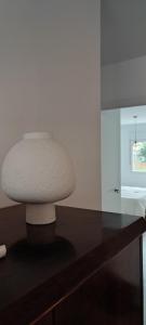 a white chair sitting on top of a table at Castelao 43 in Arcade +31 photos