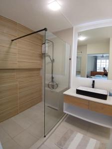 Bilik mandi di Coastal Nest Villa II