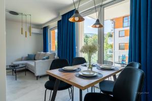 Posezení v ubytování Apartamenty w Karkonoszach z widokiem na góry, obok aquaparku, blisko do Wang