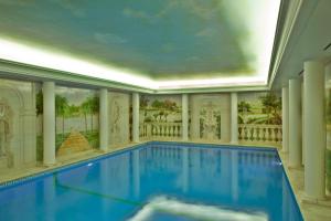A piscina localizada em Hotel Dos Templarios ou nos arredores