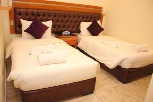 Postel nebo postele na pokoji v ubytování js hotel suites