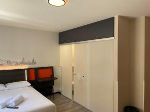 Postelja oz. postelje v sobi nastanitve easyHotel Zürich City Main Station