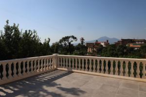 カステッランマーレ・ディ・スタービアにあるVilla Lagugaの白い手すり