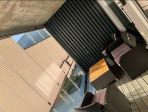 an overhead view of a room with chairs and a window at Sentral leilighet til utleie in Stavanger