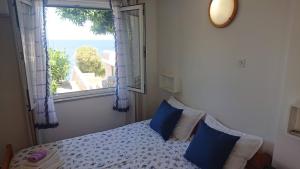 Ένα ή περισσότερα κρεβάτια σε δωμάτιο στο Apartmani Antonieta