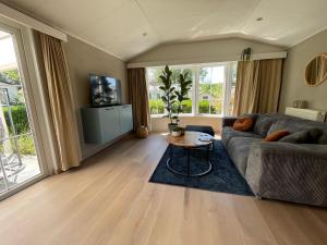 Μια τηλεόραση ή/και κέντρο ψυχαγωγίας στο Casa KiBA met privé combinatie sauna