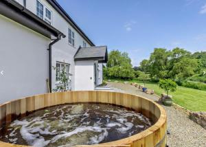 Foto sihtkohas Weare Giffard asuva majutusasutuse Luxury Riverside Escape in North Devon! Stunning Views galeriist