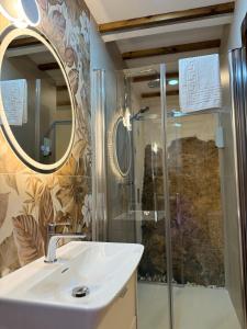 A bathroom at Aptos El Manantial Burunchel